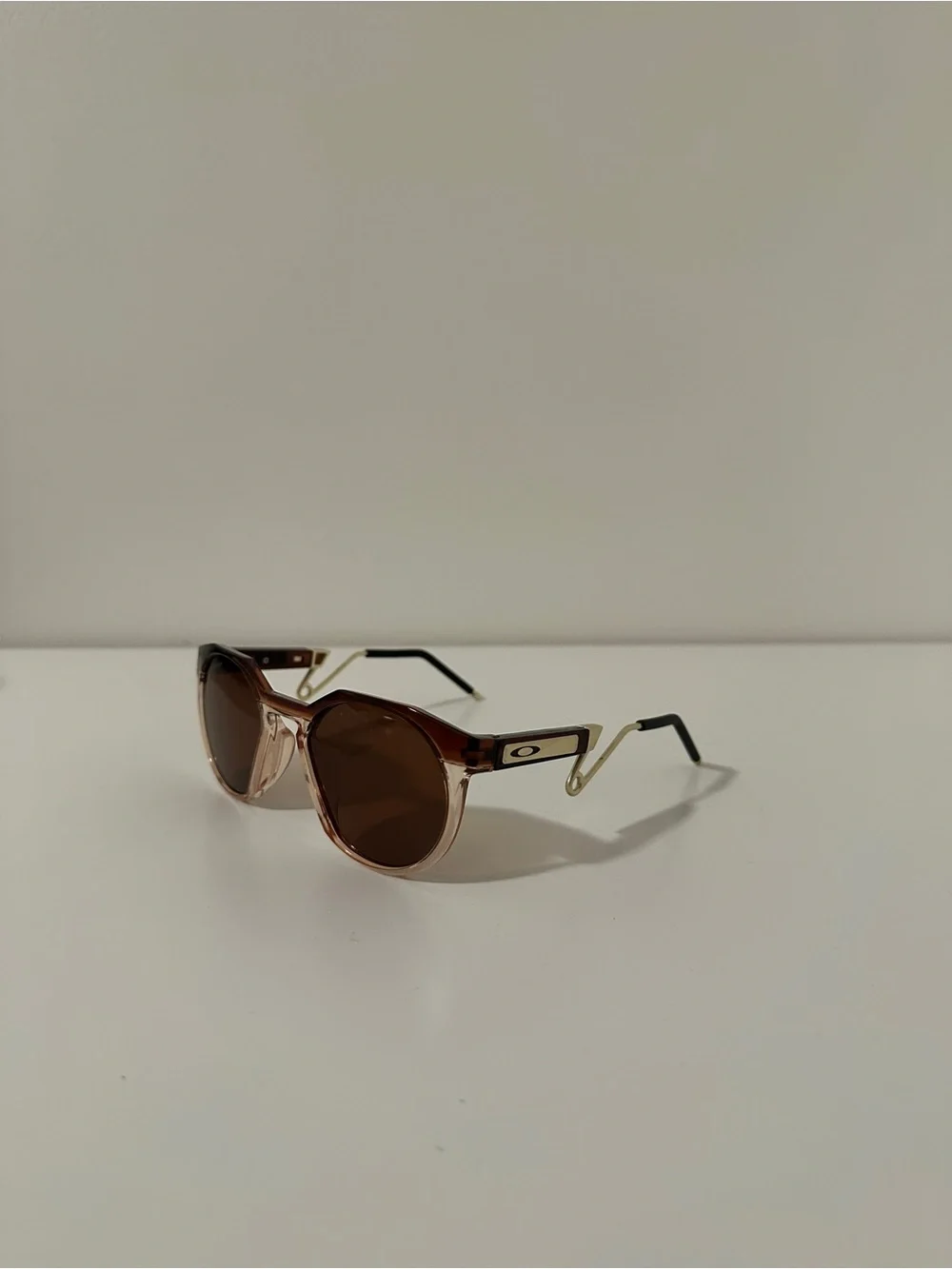 Oakley Men’s Brown Lensed Sunglasses with Gold Temple Accents